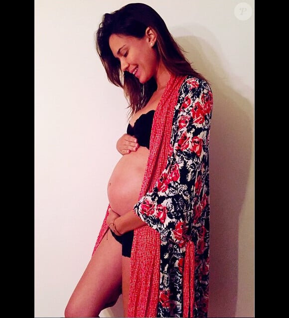 Odette Annable dévoile son baby bump sur Instagram en Juin.