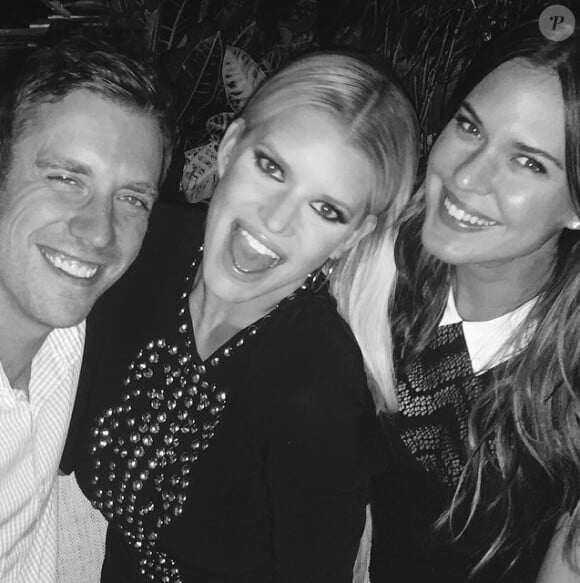 Jessica Simpson publie une photo sur Instagram le 18 juin 2015 avec Odette Annable et Bret Harrison.