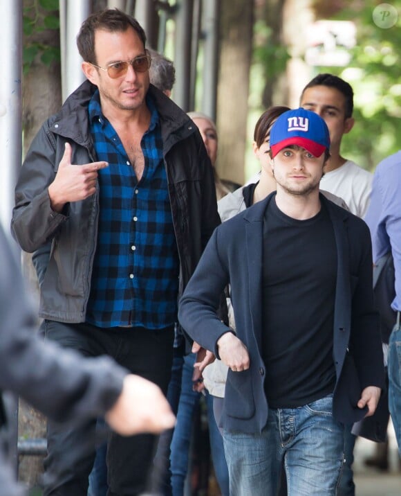 Daniel Radcliffe et sa compagne Erin Darke se promènent avec Will Arnett à New York, le 5 juin 2015. 
