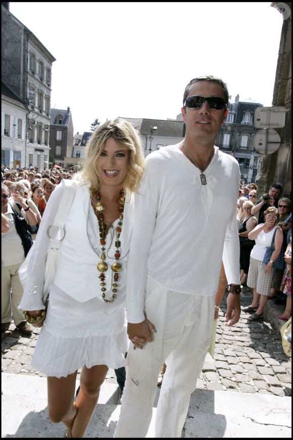 Eve Angeli et Michel au mariage d'Elodie Gossuin et Bertrand Lacherie, à Compiegne, le 1er juillet 2006
