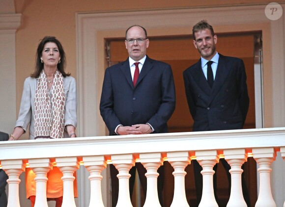 Le Prince Albert II de Monaco, sa soeur la princesse Caroline de Hanovre et son fils Andréa Casiraghi, ont assisté à la traditionnelle procession et à l'embrasement du feu de la Saint Jean sur la Place du Palais le 23 juin 2015.