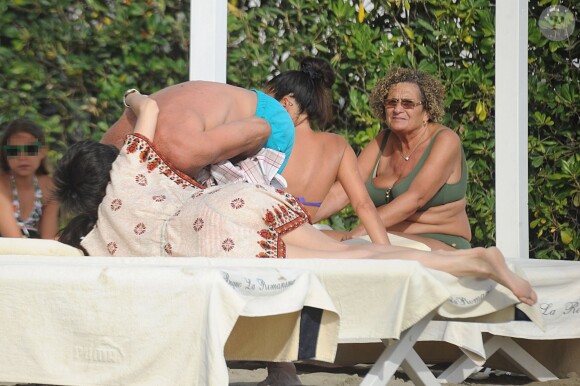 Gianluigi Buffon et sa sublime Ilaria D'Amico sur la plage de Forte Dei Marmi en Italie le 25 juin 2015