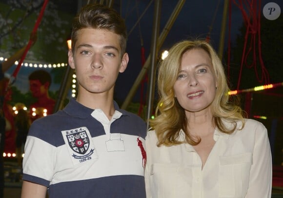 Valérie Trierweiler et son fils Léonard - Inauguration de la Fête des Tuileries à Paris le 26 juin 2015.