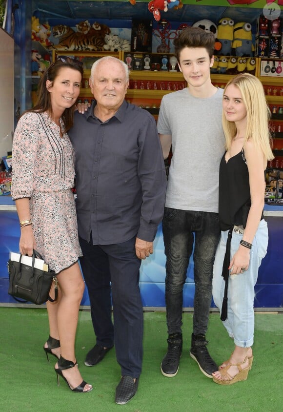 Christian Bîmes avec sa femme Caroline et leurs enfants - Inauguration de la Fête des Tuileries à Paris le 26 juin 2015.
