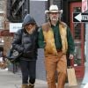 Kurt Russell et sa femme Goldie Hawn font du shopping à Aspen, le 18 décembre 2014. 