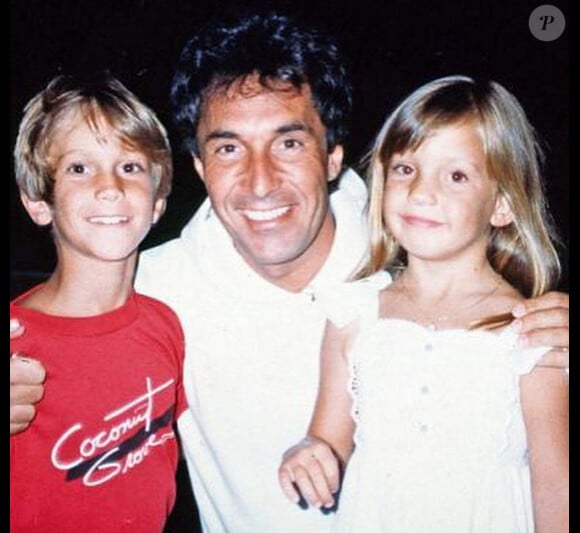 Sur son compte Instagram, Oliver Hudson a posté une photo avec sa soeur Kate Hudson et leur père Bill. Juin 2015