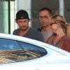 Kate Hudson avec son frère Oliver Hudson, croisant en sortant de l'agence d'artistes CAA à Los Angeles, la star Mel Gibson, le 27 avril 2015