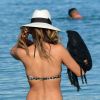 Nicole Scherzinger, irrésistible en bikini, se baigne sur l'île de Mykonos. Le 28 juin 2015.