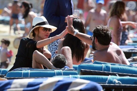 Nicole Scherzinger, sexy et déchaînée à la veille de son anniversaire, profite d'un après-midi ensoleillé sur l'île de Mykonos. Le 28 juin 2015.