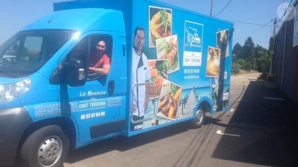 Teheiura a ouvert son food truck. juin 2015.