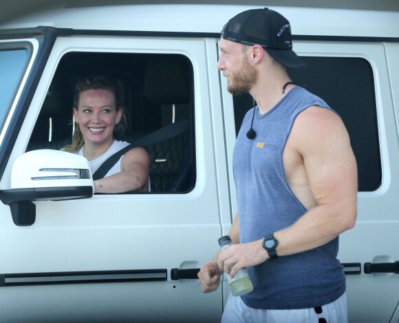 Exclusif - Hilary Duff quitte la salle de gym avec un inconnu à Hollywood le 29 juin 2015.