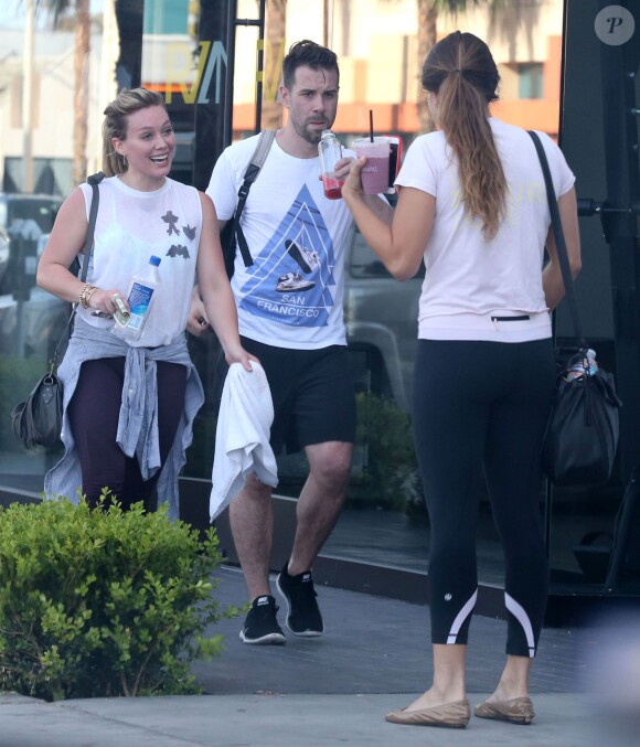 Exclusif - Hilary Duff quitte la salle de gym avec un inconnu à Hollywood le 29 juin 2015. 