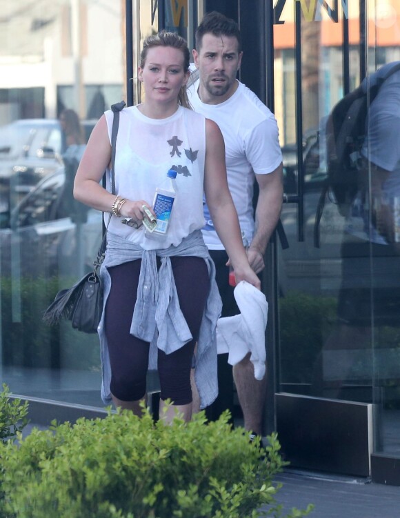 Exclusif - Hilary Duff quitte la salle de gym avec un inconnu à Hollywood le 29 juin 2015. 