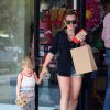 Hilary Duff et son fils Luca passent l'après-midi au Beverly Glen Market le 26 juin 2015