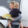 Exclusif - Hilary Duff emmène son fils Luca à un anniversaire le 13 juin 2015. 