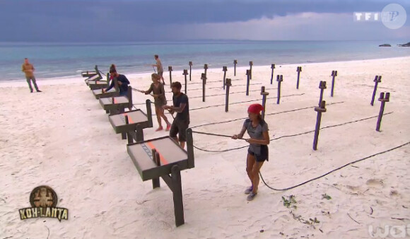 L'épreuve de confort, dans Koh-Lanta Johor sur TF1, le vendredi 3 juillet 2015.