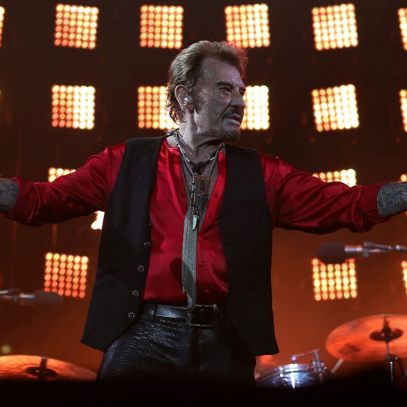 Exclusif - Johnny Hallyday sur scène lors de son premier concert, aux arènes de Nîmes le 2 juillet 2015.