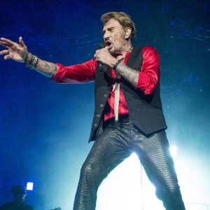 Exclusif - Johnny Hallyday sur scène lors de son premier concert, aux arènes de Nîmes le 2 juillet 2015.