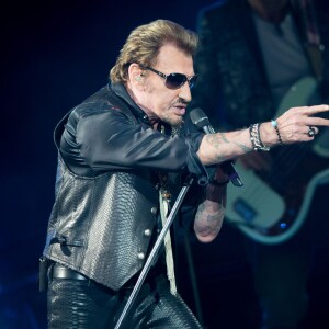 Exclusif - Johnny Hallyday sur scène lors de son premier concert, aux arènes de Nîmes le 2 juillet 2015.