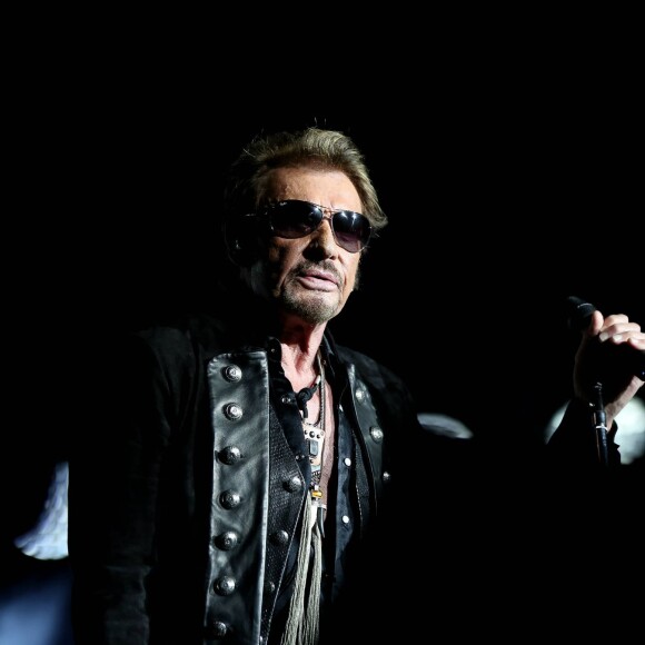 Exclusif - Johnny Hallyday sur scène lors de son premier concert, aux arènes de Nîmes le 2 juillet 2015.