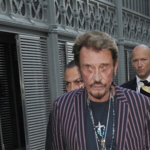 Johnny Hallyday et sa femme Laeticia Hallyday au défilé Saint Laurent Homme collection Printemps-Eté 2016 au Carreau du Temple lors de la Fashion Week à Paris, le 28 juin 2015.