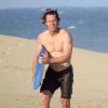 Exclusif - Danny (Daniel) Moder profite de la plage et fait du body surf lors d'une escapade avec sa femme Julia Roberts à Cabo San Lucas, le 22 juin 2015.