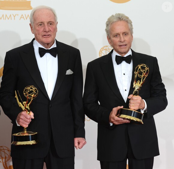 Jerry Weintraub et Michael Douglas aux Primetime Emmy Awards 2013.