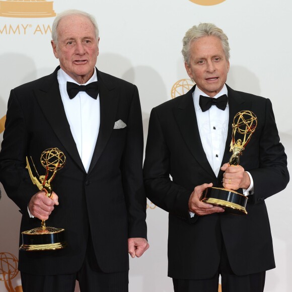 Jerry Weintraub et Michael Douglas aux Primetime Emmy Awards 2013.