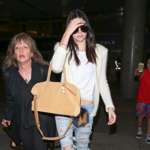 Kendall Jenner arrive à l'aéroport LAX à Los Angeles, en provenance de Paris. Le 7 juillet 2015.