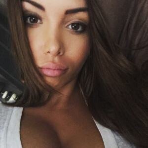Nabilla : Nouvelle couleur de cheveux pour la bombe !