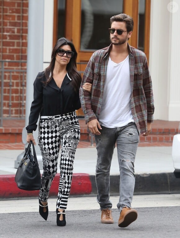 Kourtney Kardashian et Scott Disick se promenent a Los Angeles le 13 novembre 2013