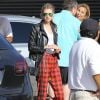 Miley Cyrus et sa compagne Stella Maxwell sont allées déjeuner au restaurant Nobu à Malibu, le 11 juillet 2015