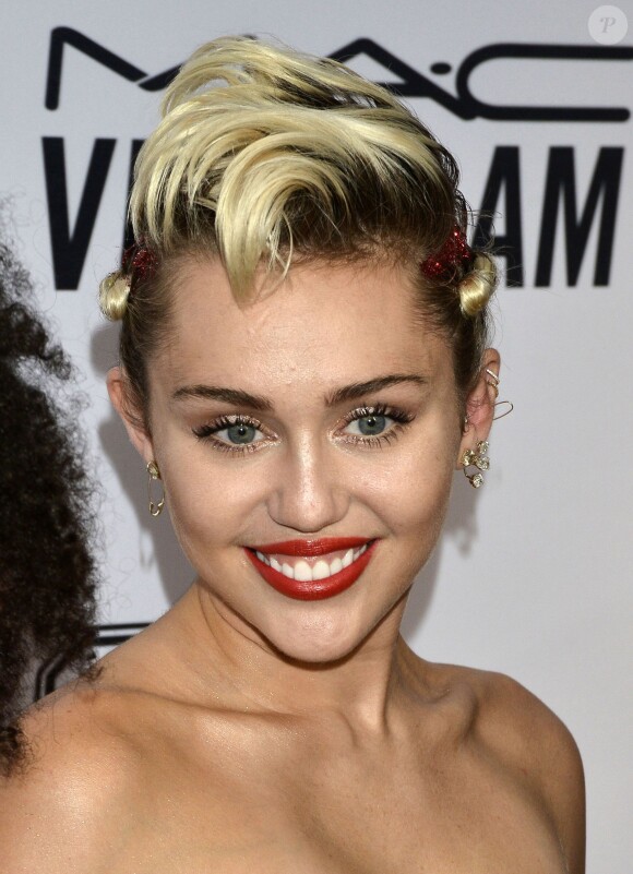 Miley Cyrus à l'AmFar 2015 à New York le 16 juin 2015. 