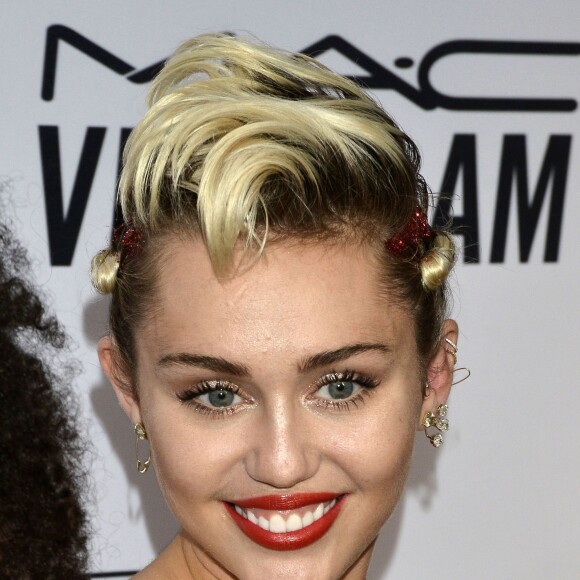 Miley Cyrus à l'AmFar 2015 à New York le 16 juin 2015. 