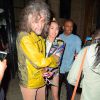 Miley Cyrus et  Wayne Coyne, du groupe Flaming Lips, à la sortie d'un club dans le quartier de Soho House à New York, le 17 juin 2015