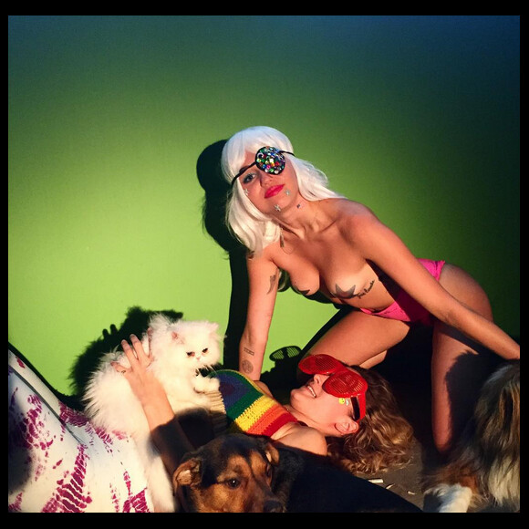 Miley Cyrus tourne une nouvelle vidéo / Juillet 2015