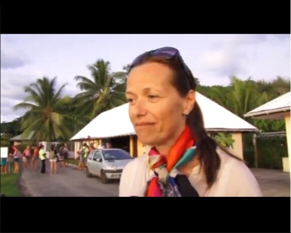 Caroline Bourgnon, l'épouse de Laurent Bourgnon, lors de l'hommage qui était rendu au navigateur le 10 juillet 2015 à Raiatea