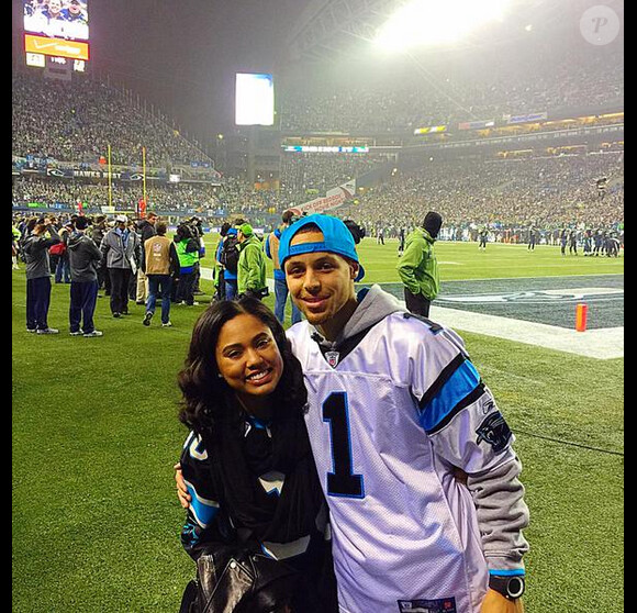Stephen Curry et sa femme Ayesha en janvier 2015 lors d'un match de NFL, photo Twitter.
