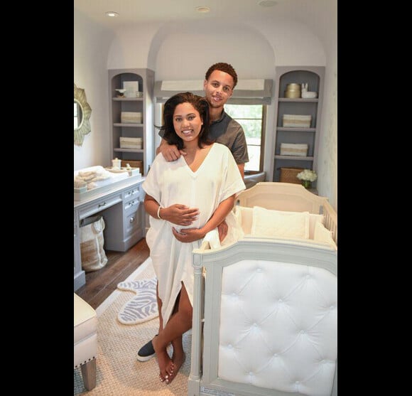 Stephen Curry et sa femme Ayesha, enceinte, en juin dans la chambre de bébé prévue pour leur seconde fille. La petite Ryan Carson est née le 10 juillet 2015.