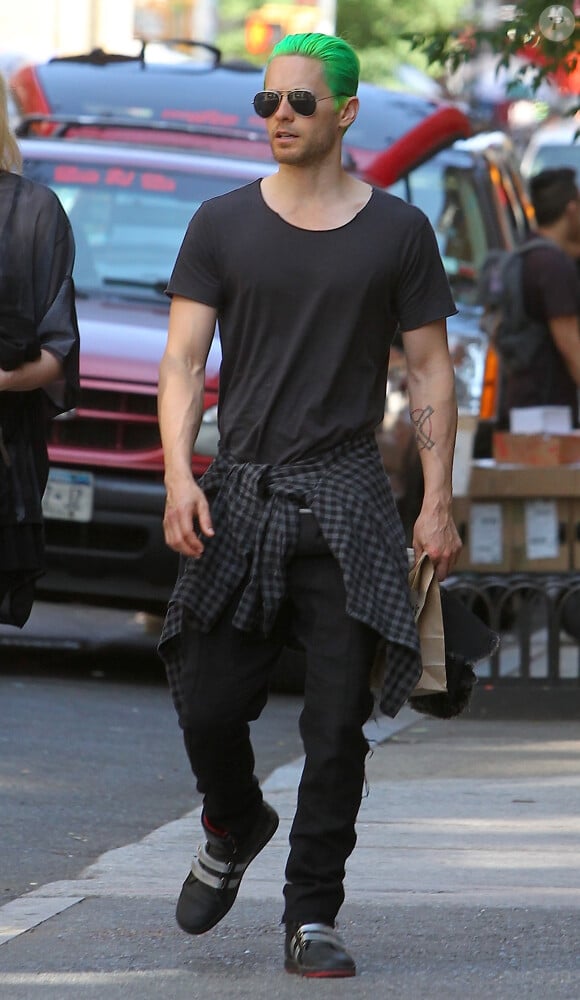 Jared Leto se promène avec les cheveux teint en vert à New York le 29 mai 2015.