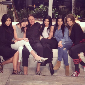 Kim Kardashian, Kendall, Bruce et Kylie Jenner, Kourtney et Khloé Kardashian. Photo publiée en janvier 2015.