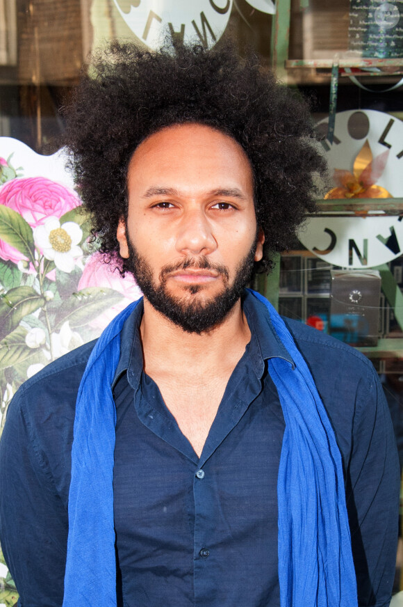 Yassine Azzouz - Journée poétique "Au Pays de la Fleur d'Oranger" à la parfumerie Sens Unique à Paris le 9 juillet 2015.