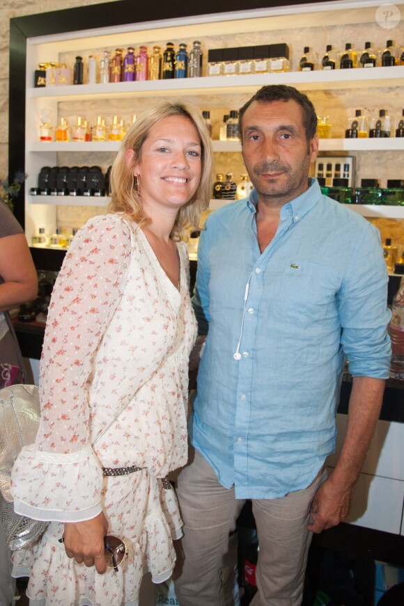 Zinedine Soualem et sa compagne Caroline Faindt - Journée poétique "Au Pays de la Fleur d'Oranger" à la parfumerie Sens Unique à Paris le 9 juillet 2015.