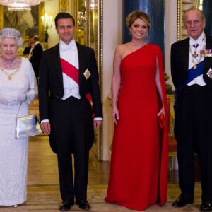 La reine Elizabeth II d'Angleterre, le président du Mexique Enrique Peña Nieto et sa femme Angélica Rivera, et le prince Philip, duc d'Edimbourg - La famille royale d'Angleterre lors du banquet d'état en l'honneur du président du Mexique à Londres. Le 3 mars 2015.