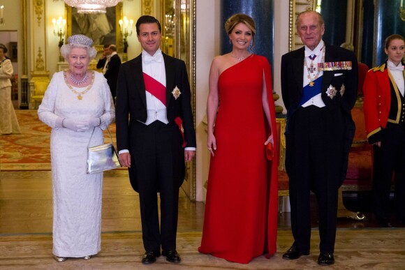La reine Elizabeth II d'Angleterre, le président du Mexique Enrique Peña Nieto et sa femme Angélica Rivera, et le prince Philip, duc d'Edimbourg - La famille royale d'Angleterre lors du banquet d'état en l'honneur du président du Mexique à Londres. Le 3 mars 2015.