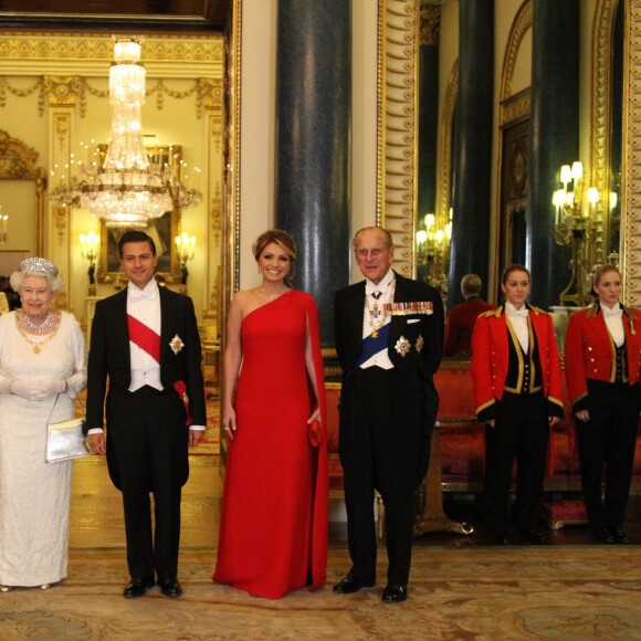 La reine Elisabeth II d'Angleterre, le président du Mexique Enrique Peña Nieto et sa femme Angélica Rivera, et le prince Philip, duc d'Edimbourg - La famille royale d'Angleterre lors du banquet d'état en l'honneur du président du Mexique à Londres. Le 3 mars 2015.