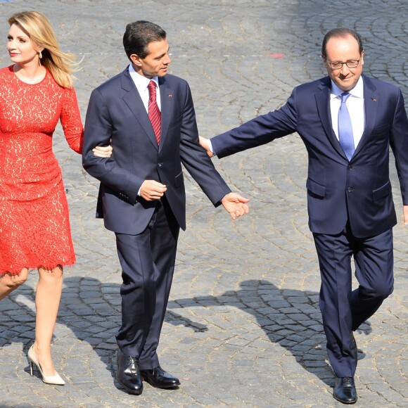 Francois Hollande accueille Enrique Peña Nieto et sa femme Angélica Rivera - Place de la Concorde pour le défilé du 14 juillet 2015 à Paris.