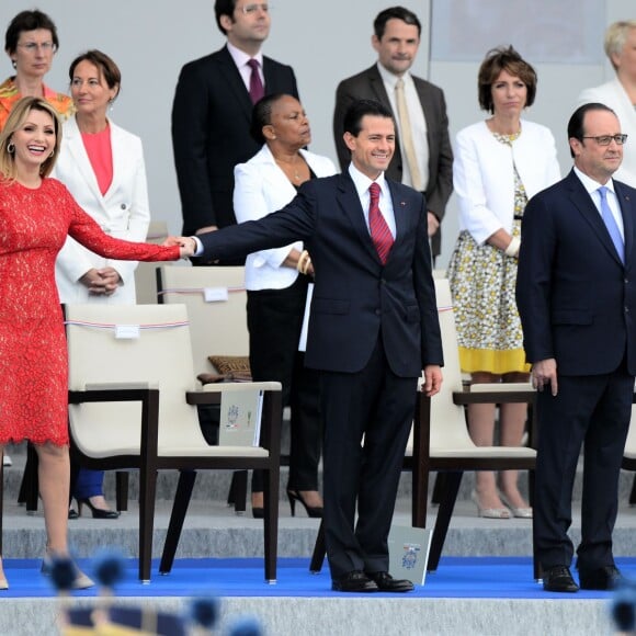 Francois Hollande accueille Enrique Peña Nieto et sa femme Angélica Rivera - Place de la Concorde pour le défilé du 14 juillet 2015 à Paris.