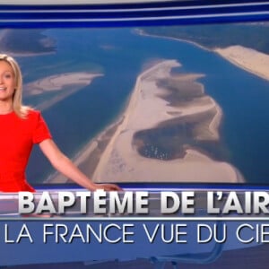 La ravissante et talentueuse Audrey Crespo-Mara fait ses premiers pas aux commandes du journal de 20 heures sur TF1, le vendredi 17 juillet 2015