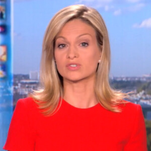 La talentueuse Audrey Crespo-Mara fait ses premiers pas aux commandes du journal de 20 heures sur TF1, le vendredi 17 juillet 2015